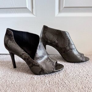 Calvin Klein Nastassia Snake Print Open Toe 4” Ankle Bootie Heels Size 10